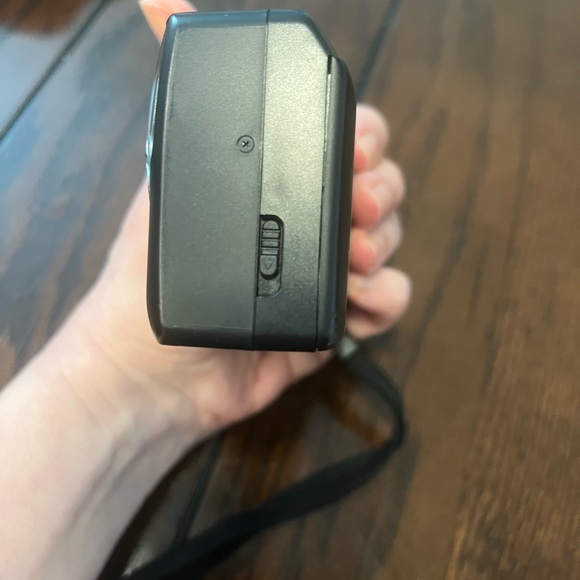 Vivitar VP3550 Focus Free Point & Shoot 35mm Film Camera - Picture 4 of 9